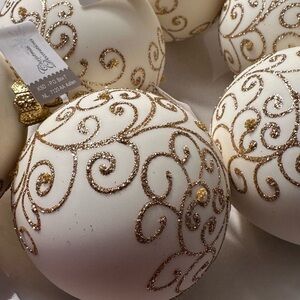 Elegant Gold and Cream Holiday Ornaments Bulbs, Set of 6 Christmas Decorations!